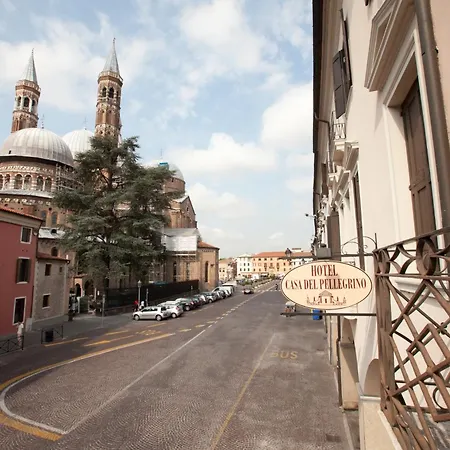Otel Casa Del Pellegrino 3*